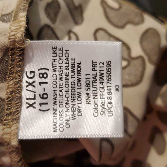 George Cheetah 🐆 print polyester top. - Picture 5 of 5